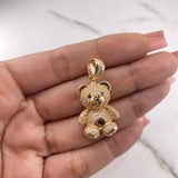 Dije Oso 7.35gr / 3.6cm / Circones Blancos Negros Oro Amarillo 18K $