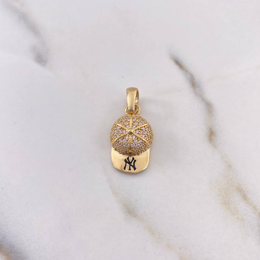 Dije Gorra NY 3.3gr / 2.6cm / Circones Blancos Dos Oros Negro Amarillo 18K $