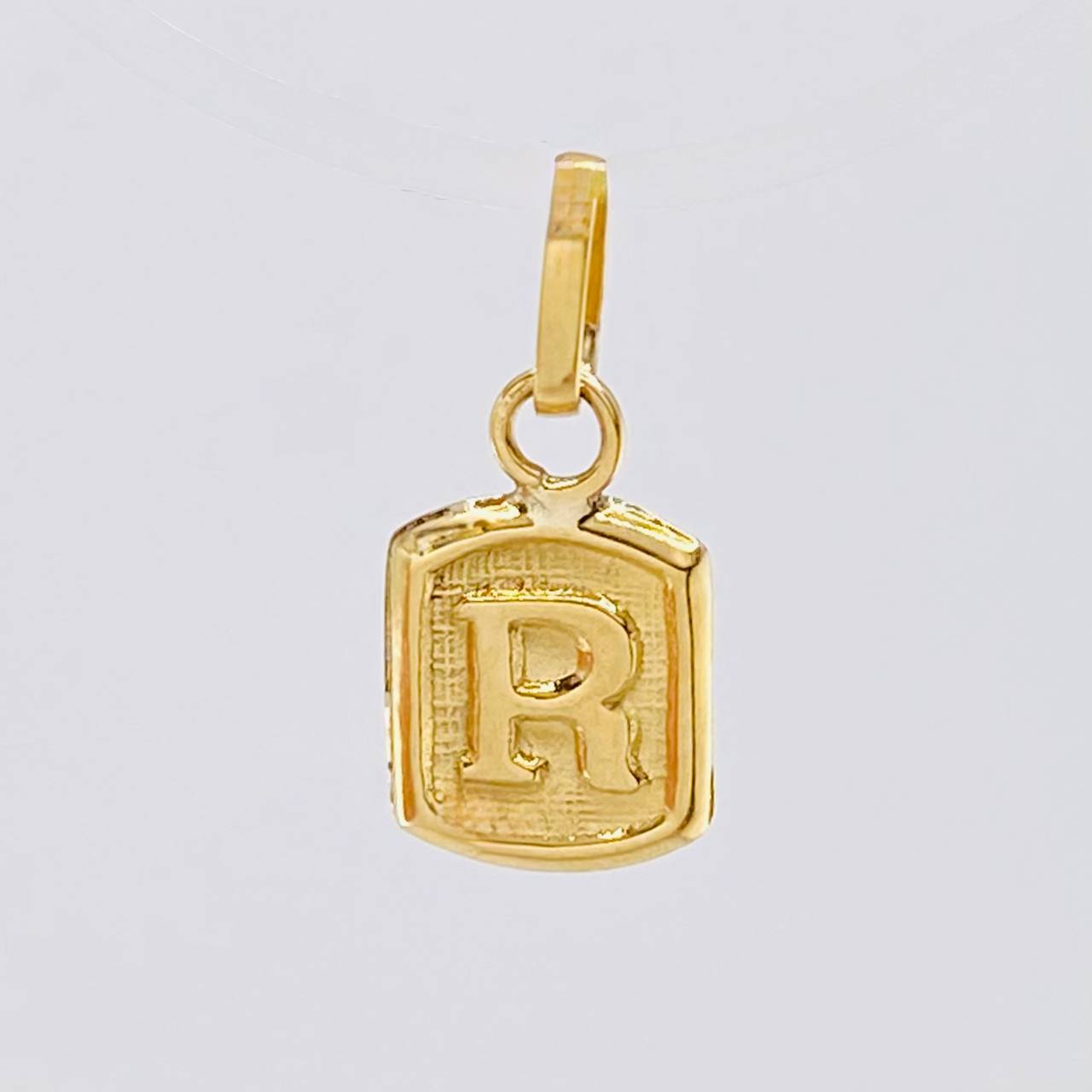 Dije Letra R 0.3g / 1.5cm Oro Amarillo 18K