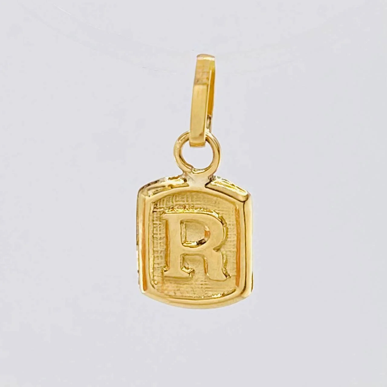 Dije Letra R 0.3g / 1.5cm Oro Amarillo 18K
