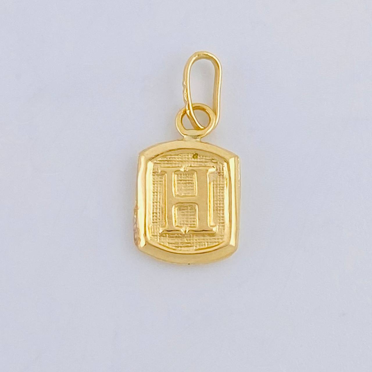 Dije Letra H 0.3 g / 1.4 cm Oro Amarillo 18K