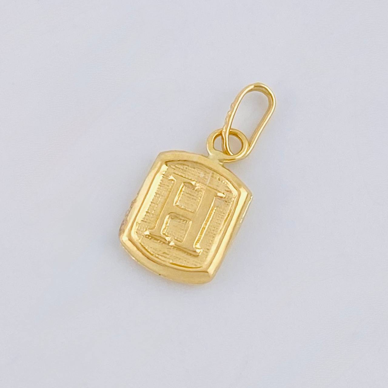 Dije Letra H 0.35 g / 1.4 cm Oro Amarillo 18K
