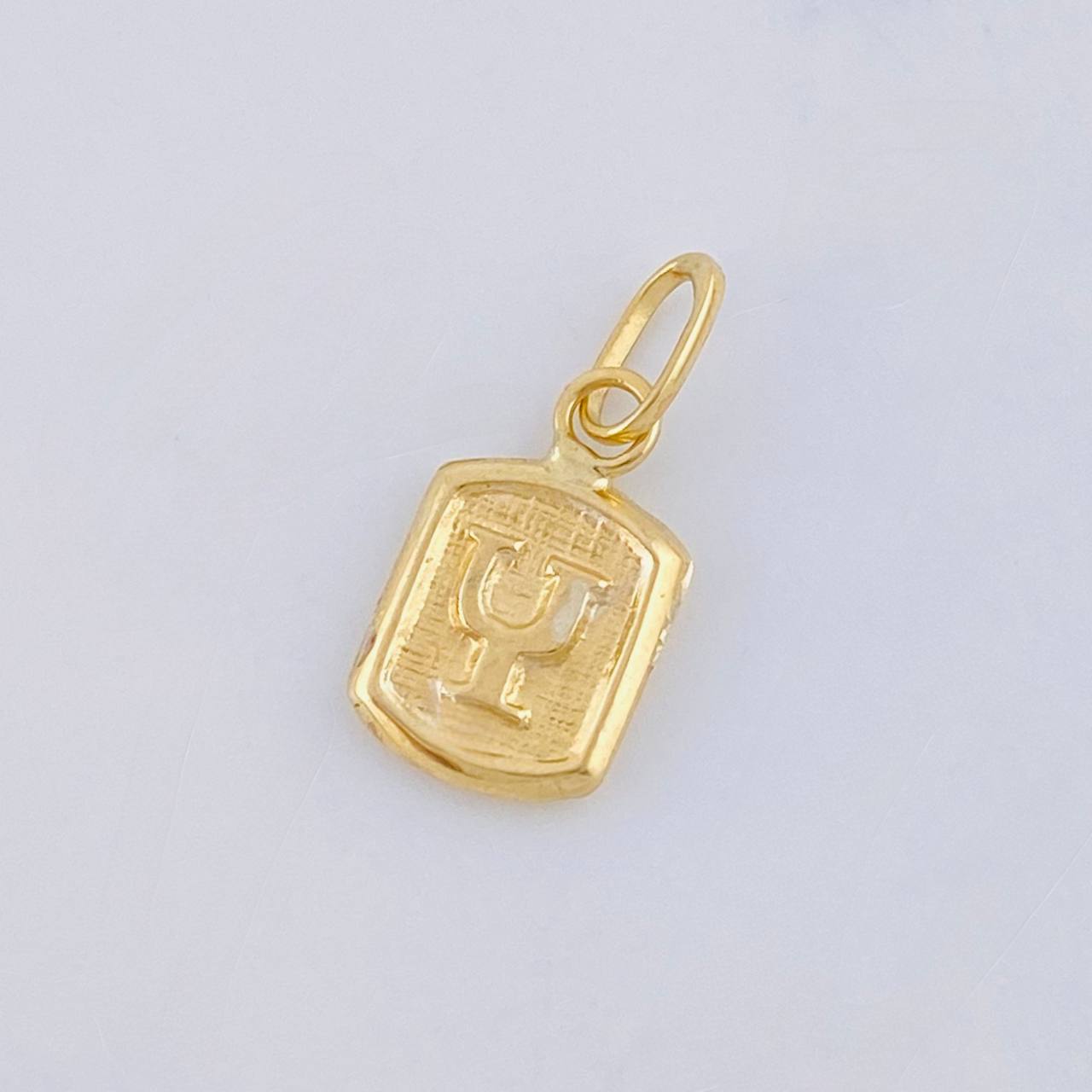 Dije Letra Y 0.3 g / 1.4 cm Oro Amarillo 18K