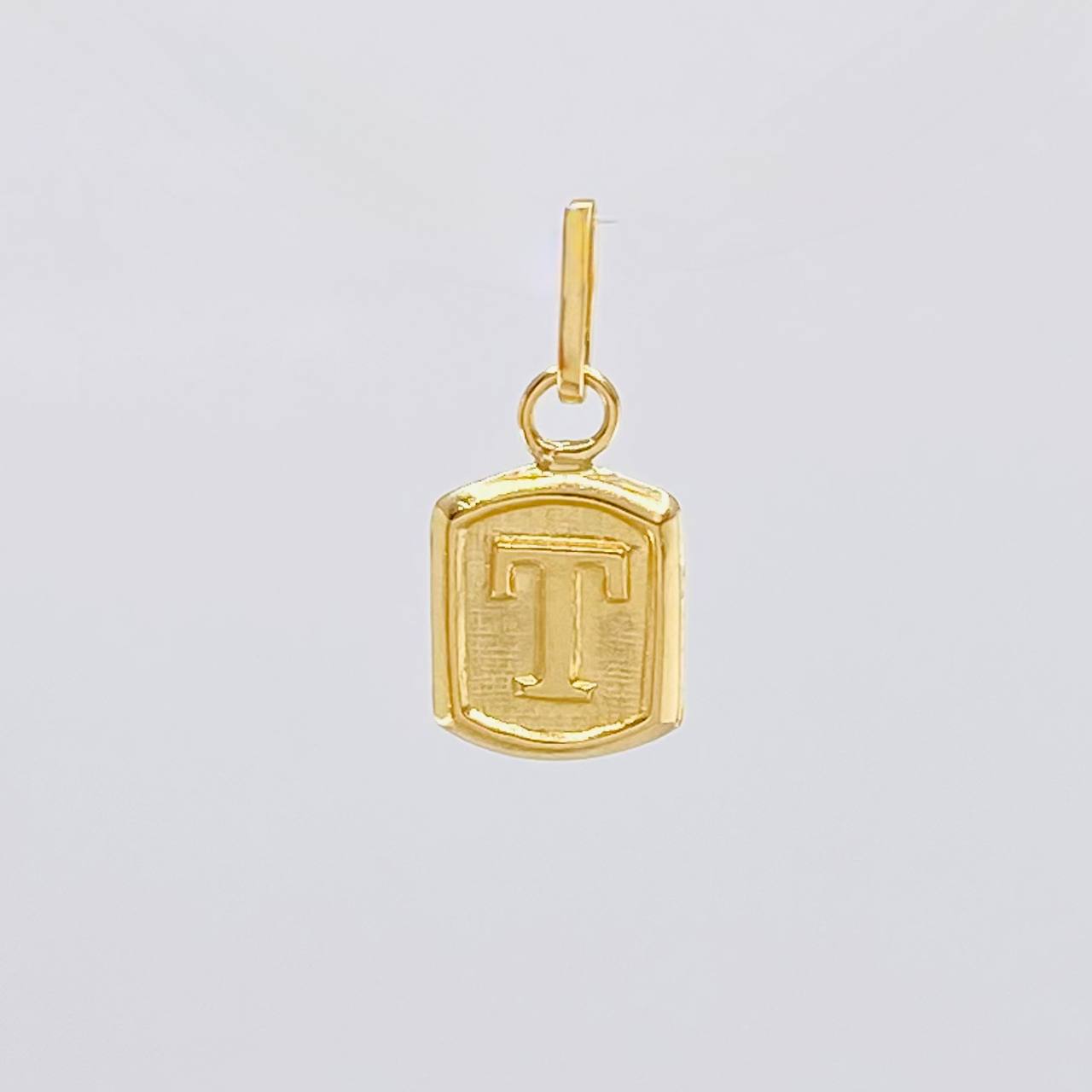 Dije Letra T 0.35 g / 1.4 cm Oro Amarillo 18K