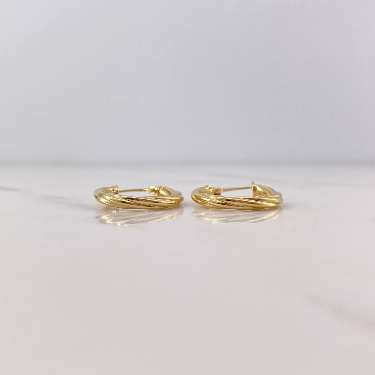 Candongas Lui 1.6gr / 1.9cm / Rayadas Oro Amarillo 18K $