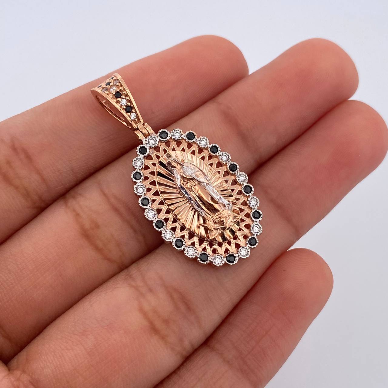 Dije Virgen Guadalupe 4.3gr / 3.4cm / Oro 18K $