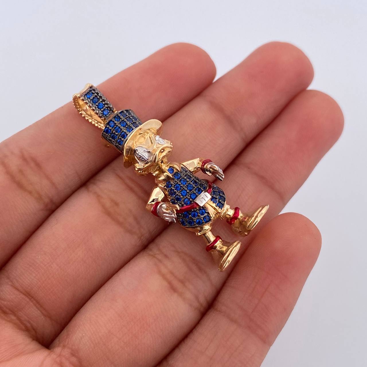 Dije Pato Furioso Pistolas 7.8gr / 3.6cm / Oro 18K $
