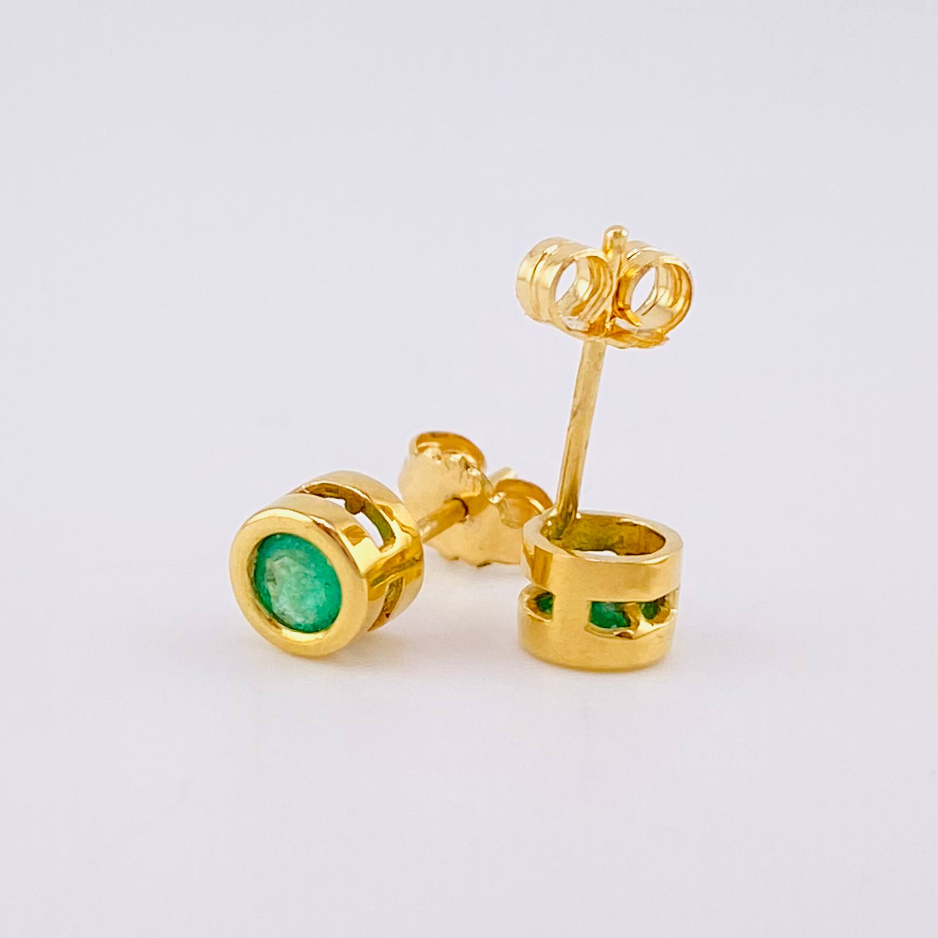 Topos Aro 1.6gr / 0.05cm / Esmeralda 70 pts Oro Amarillo (Joya)