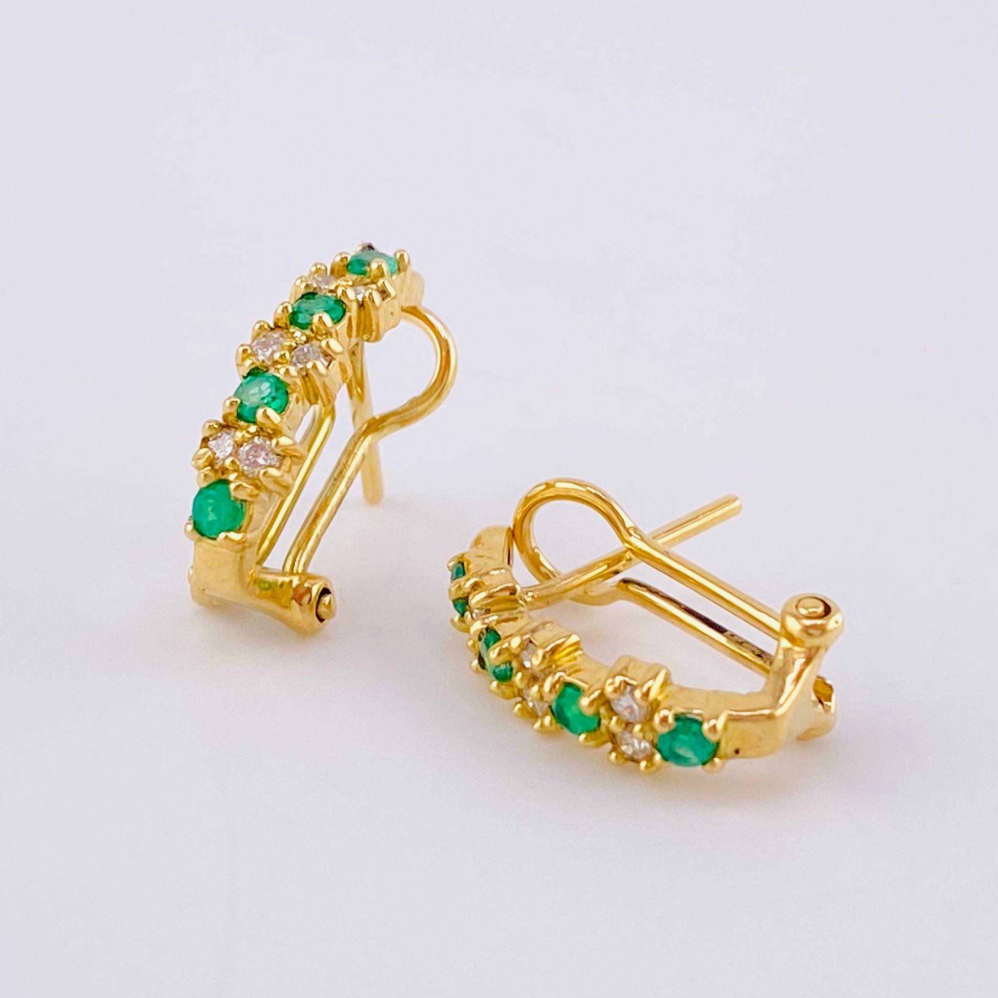 Candongas Omega Puntos Salteados Esmeralda 26pts Diamantes 16pts 3.05gr / 1.5cm / Oro Amarillo 18K