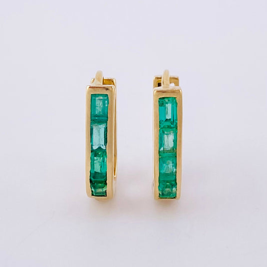 Candongas Curvas Perpendiculares Esmeraldas 56pts 2.9gr / 1.5cm / Oro 18K