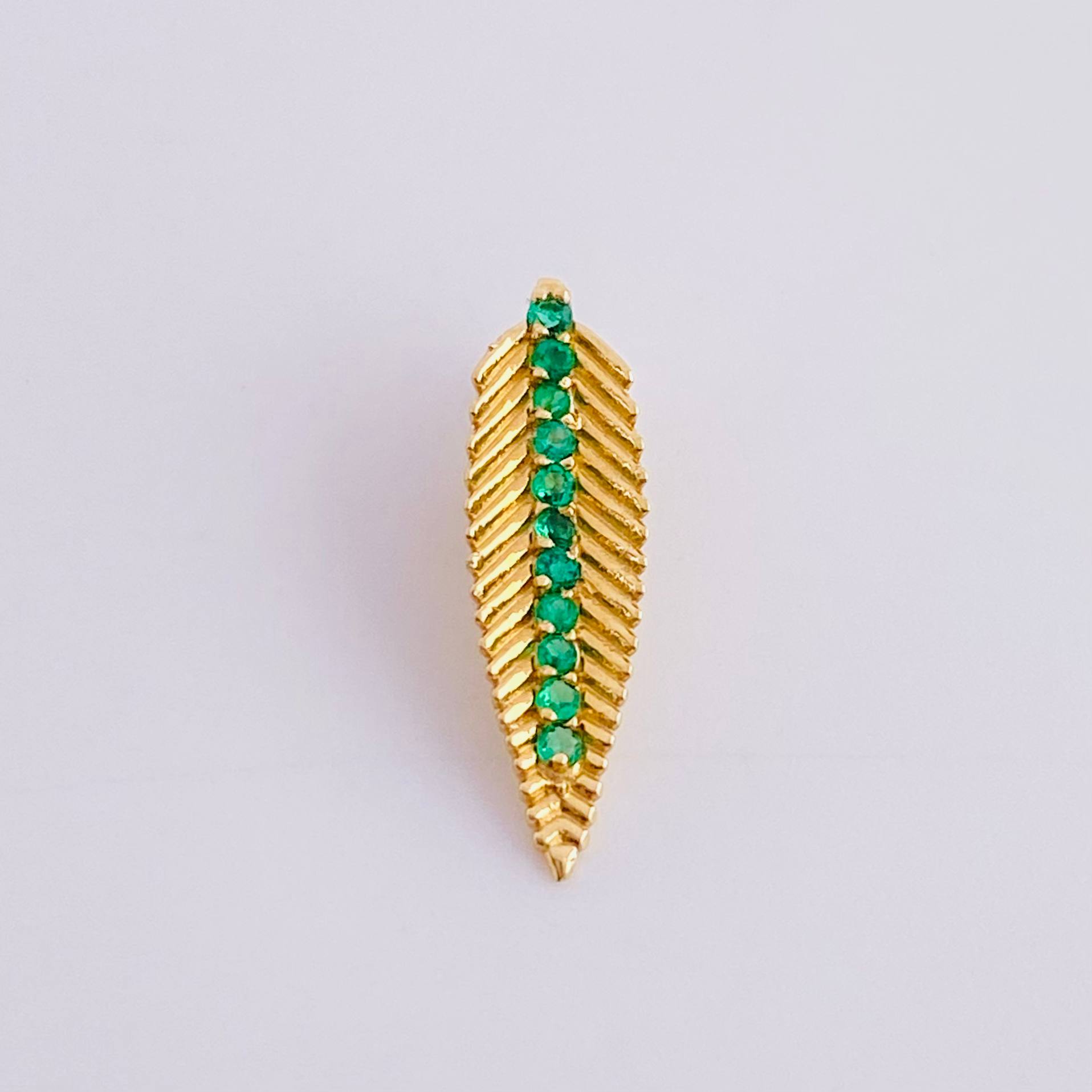 Dije Hoja Caribeña Esmeraldas 17pts 0.65gr / 1.5cm / Oro Amarillo 18K