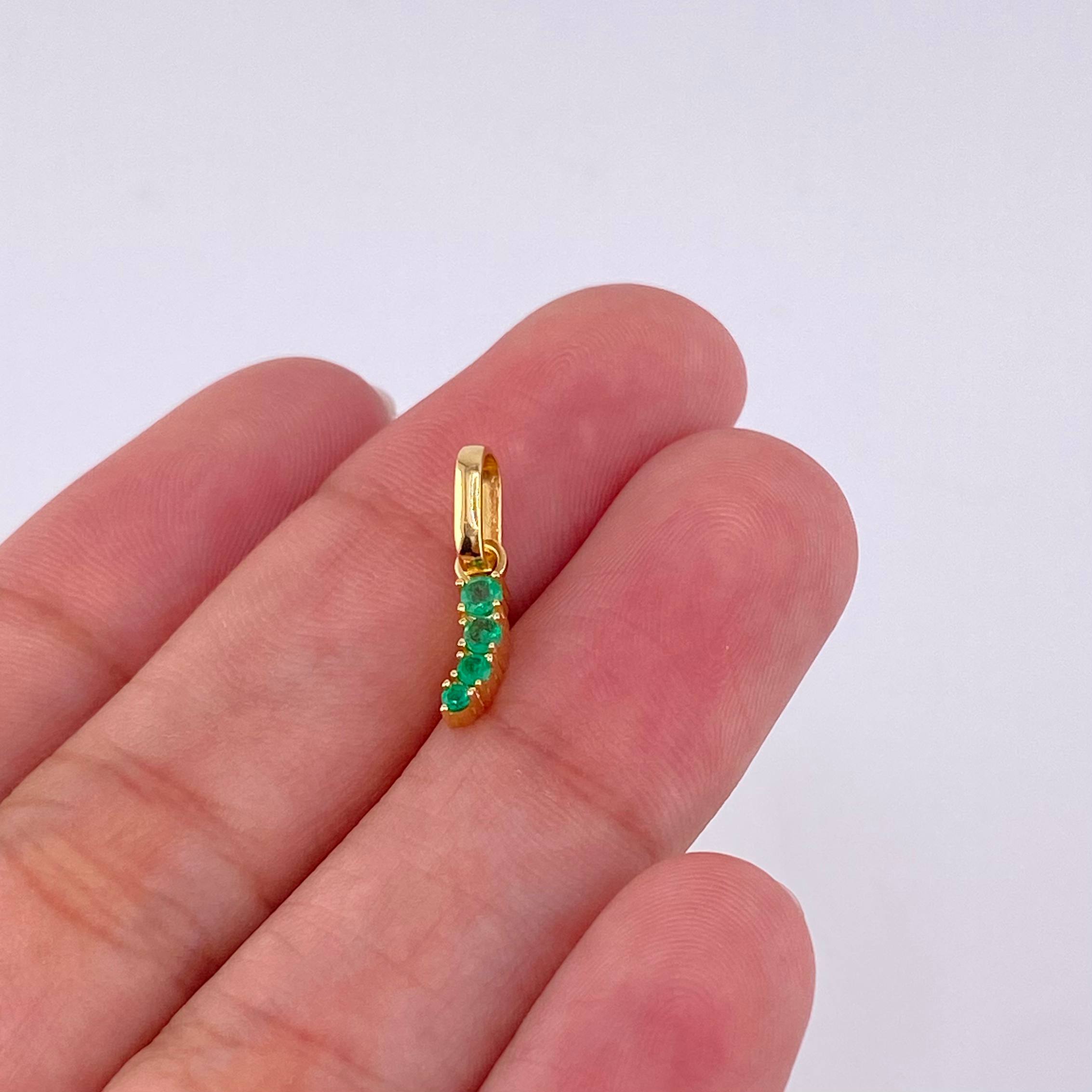 Dije Trinity Esmeraldas 13pts 0.65gr / 1.5cm / Oro 18K