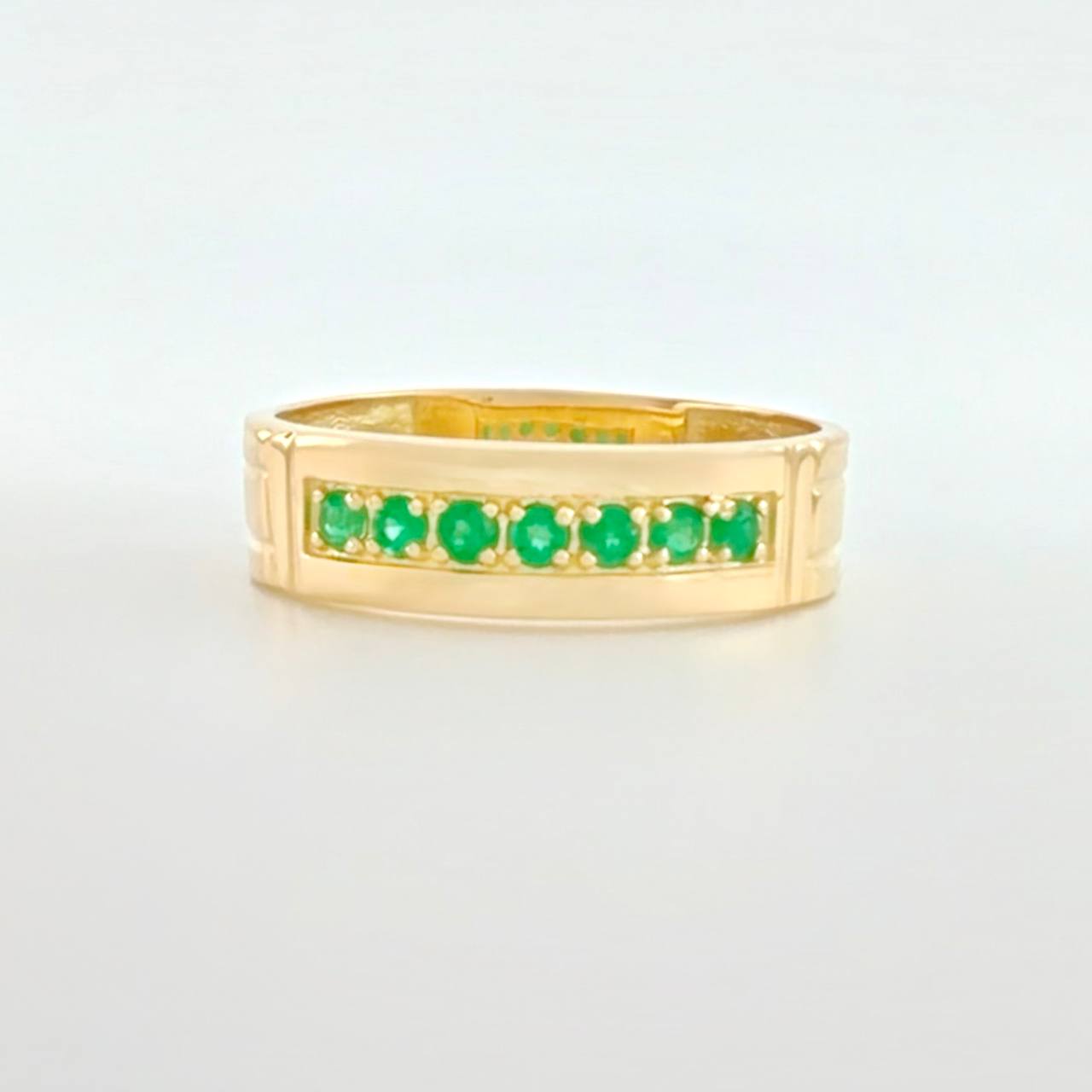Anillo Carril con Engaste Esmeraldas 23pts 3.9g / T10 1/2 Oro Amarillo 18K