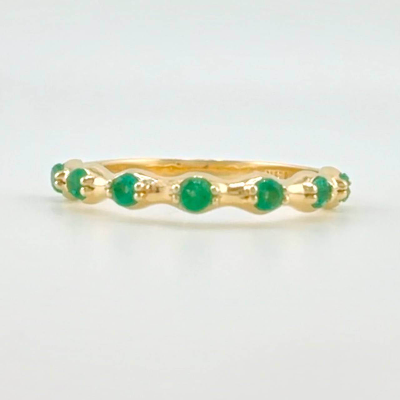 Anillo Cintillo Esmeralda 22pts Esmeraldas 7pts 2.25g / T6 1/2 Oro Amarillo 18K