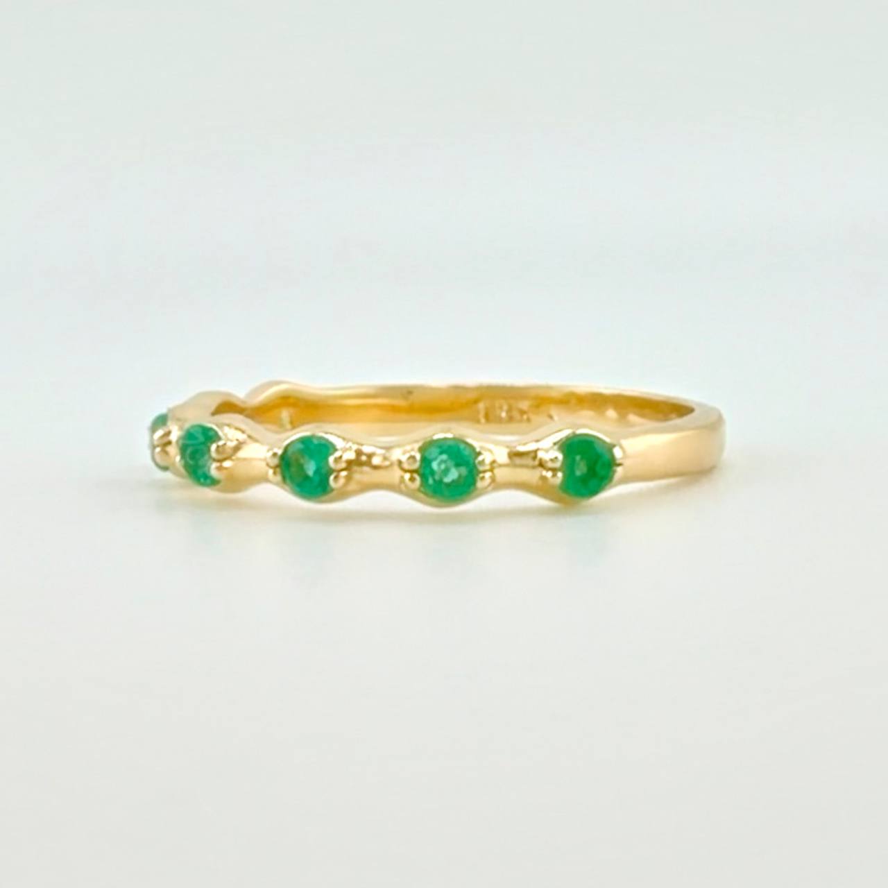 Anillo Cintillo Esmeralda 22pts Esmeraldas 7pts 2.25g / T6 1/2 Oro Amarillo 18K