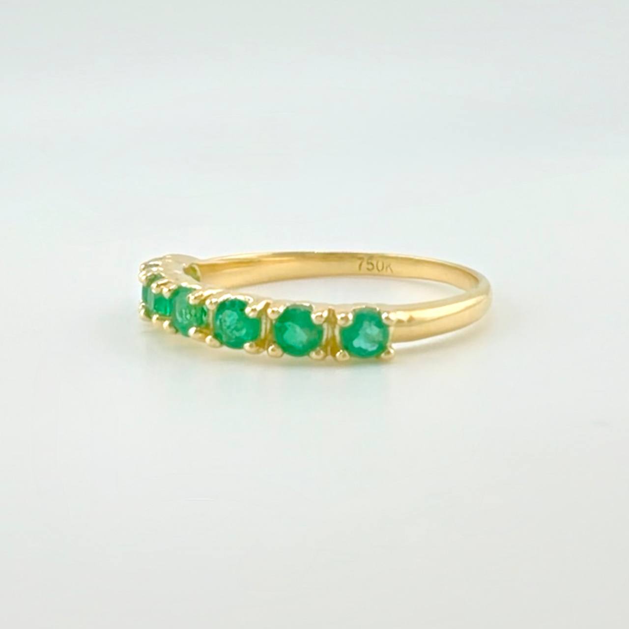 Anillo Cintillo Esmeraldas 43pts  2g / T6 Oro Amarillo 18K
