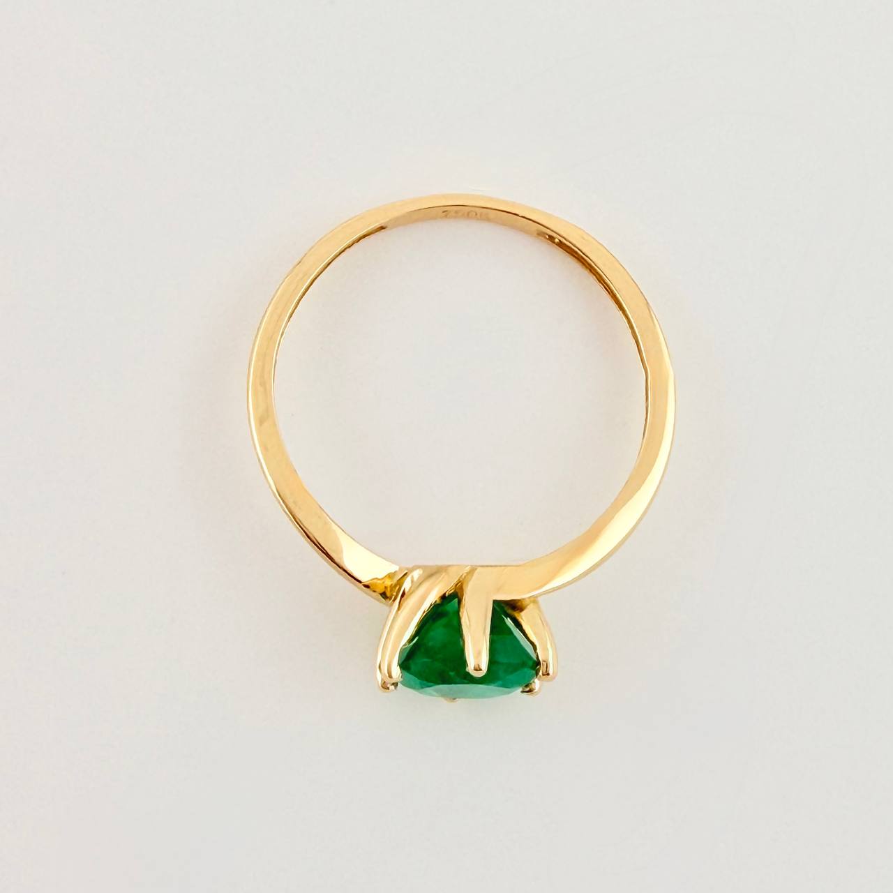 Anillo Solitario Lineas Invertidas Esmeraldas 1.27qts 2.15g / T7 1/2 Oro Amarillo 18K