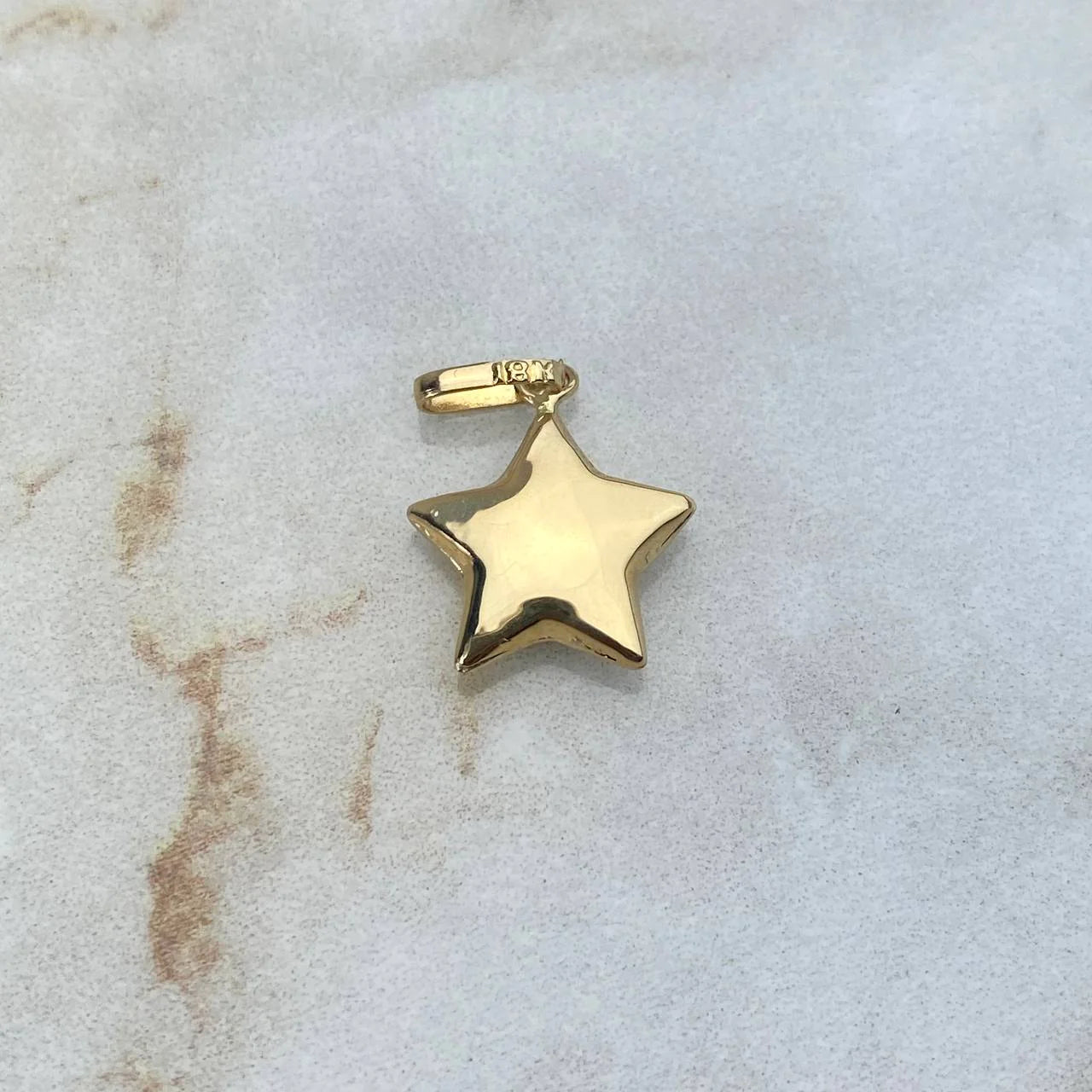 Dije Estrella 0.5gr / 1.9cm / Soplado Oro Amarillo $