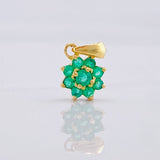 Dije Flor 8 Petalos Esmeraldas 27pts 0.85g / 1.3cm Oro Amarillo 18K