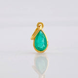 Dije Lagrima Esmeralda 1qts 0.75g / 1.6cm Oro Amarillo 18K