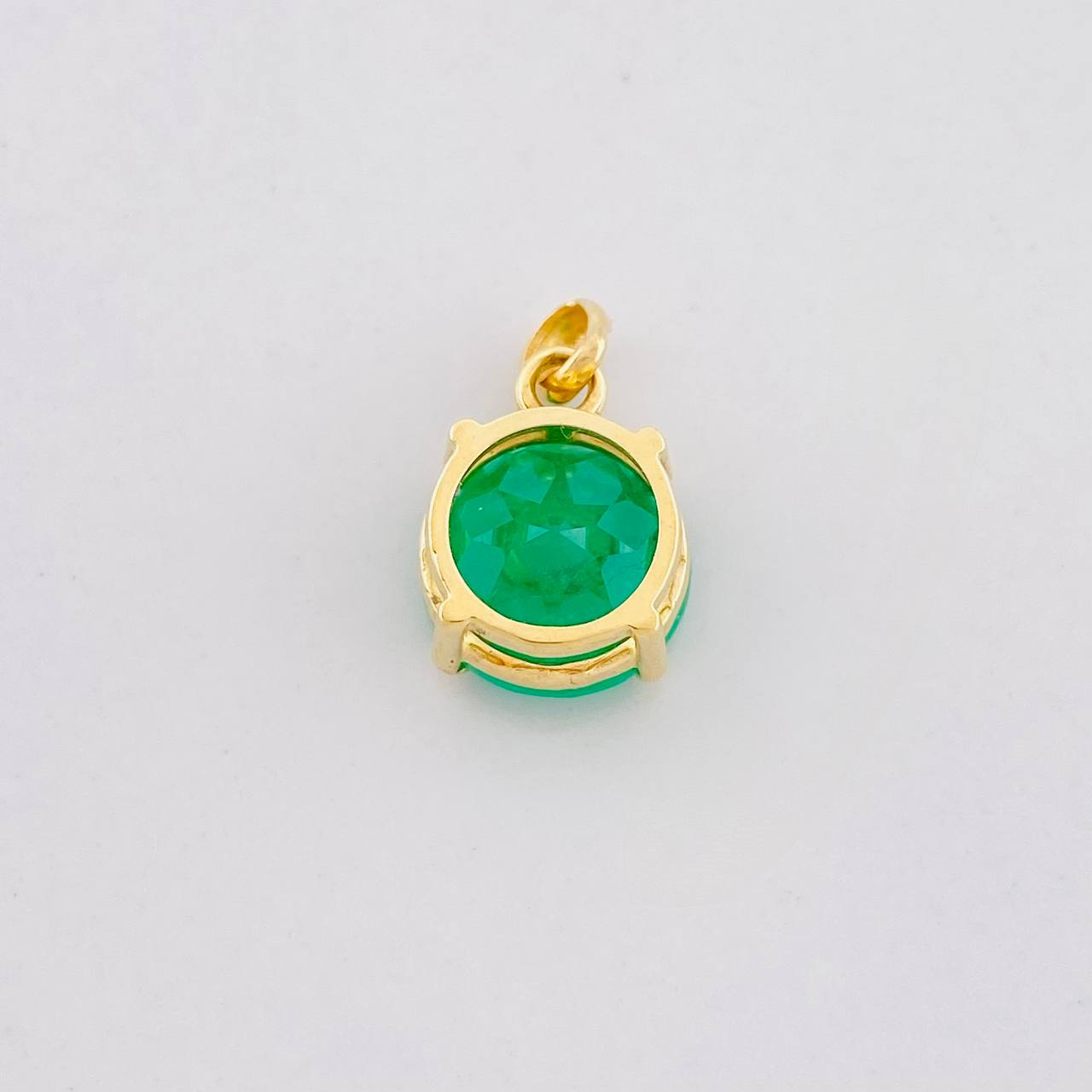Dije Circulo 4 Garras Esmeralda 3qts 1.95g / 1.7cm Oro Amarillo 18K