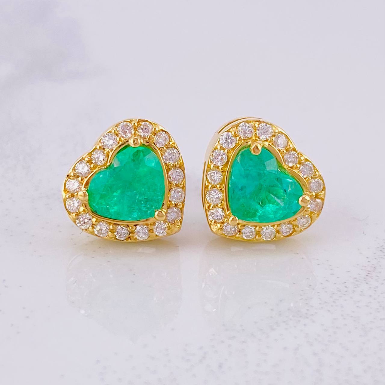 Topos Set Corazón Tupido con Dije Esmeralda 2.88pts Diamantes 79pts 6.7g / 11.2mm Oro Amarillo 18K
