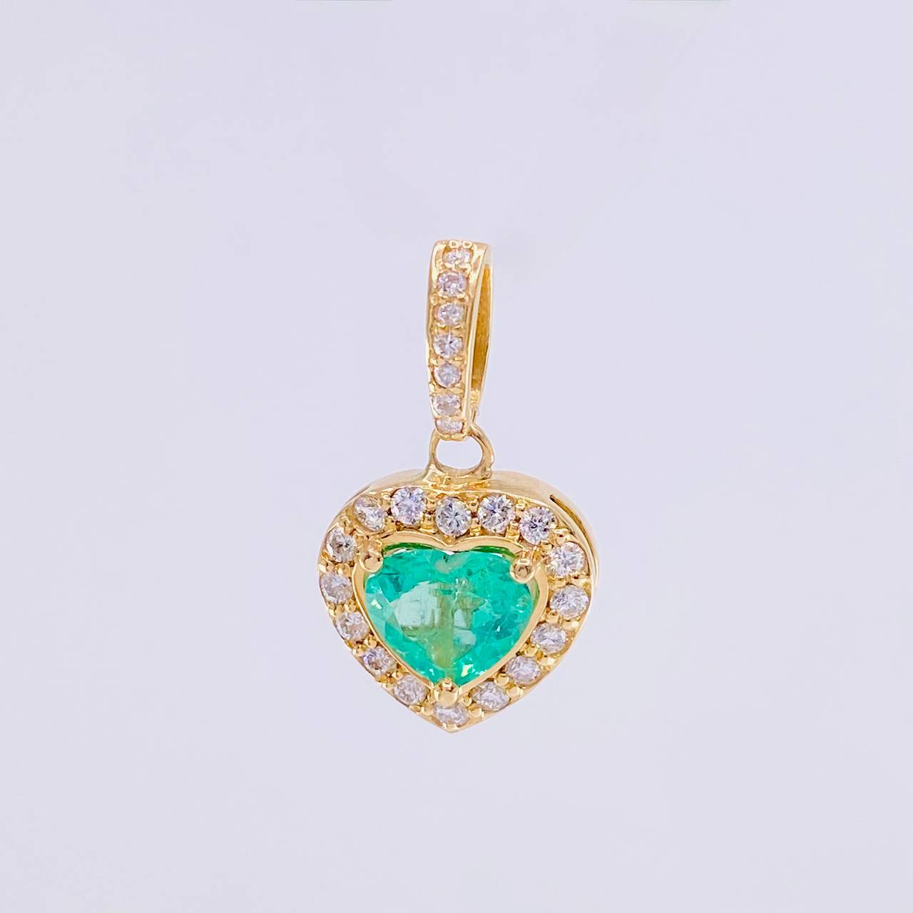 Topos Set Corazón Tupido con Dije Esmeralda 2.88pts Diamantes 79pts 6.7g / 11.2mm Oro Amarillo 18K