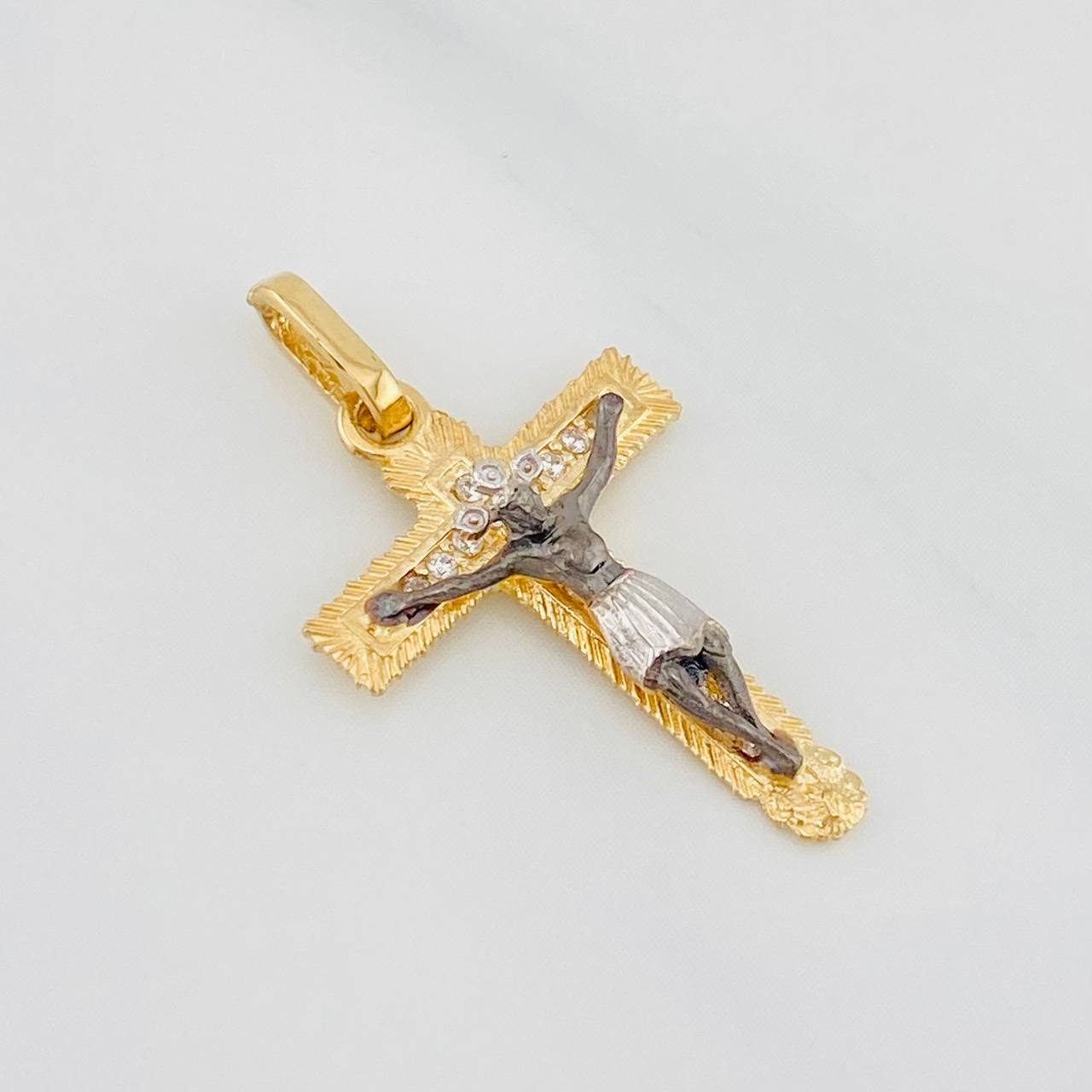Dije Cruz Cristo Milagroso de Buga 1.8g / 2.6cm Tres Oros 18K