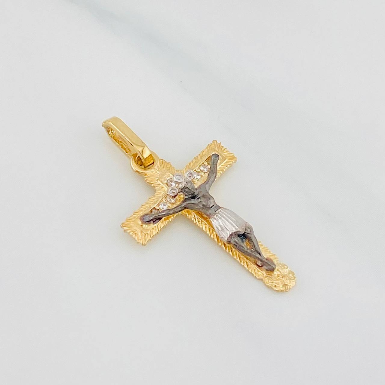 Dije Cruz Cristo Milagroso de Buga 1.8g / 2.6cm Tres Oros 18K