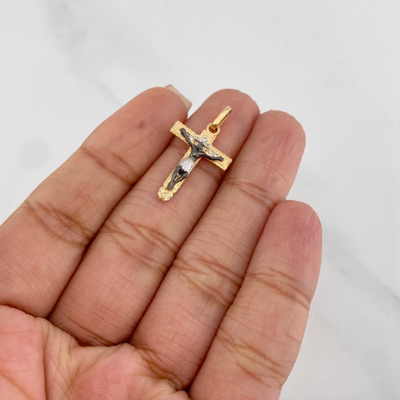 Dije Cruz Cristo Milagroso de Buga 1.65g / 2.7cm Tres Oros 18K