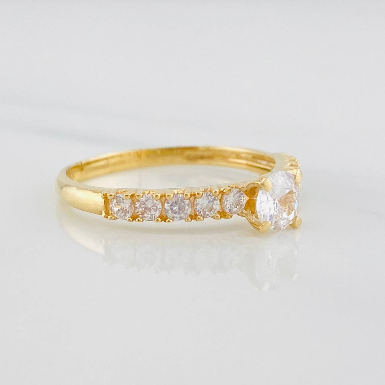Anillo Solitario Churumbela 1.9g / T7 Oro Amarillo 18K