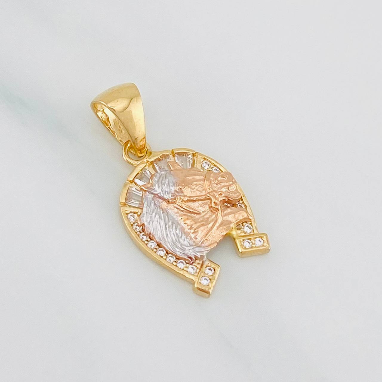 Dije Herradura Caballo 2.4g / 2.5cm Tres Oros 18K