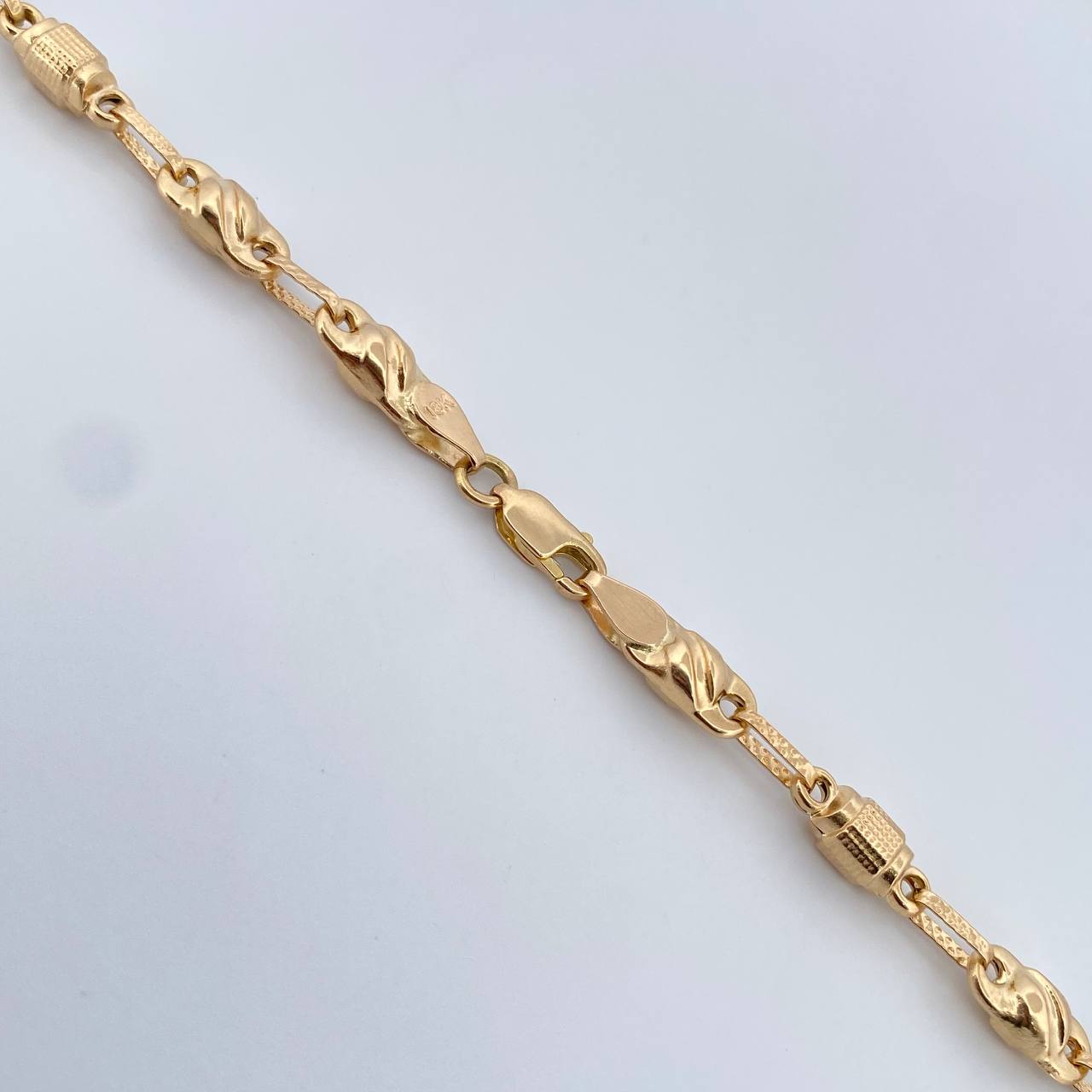 Cadena Rustica Grano 13.4gr / 61.2cm / 4.6mm Rayado Oro Amarillo 18K $