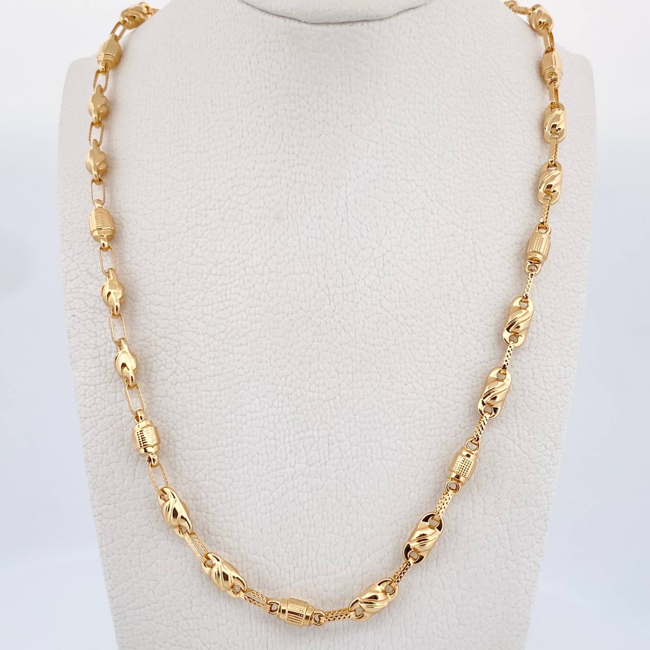 Cadena Rustica Grano 13.4gr / 61.2cm / 4.6mm Rayado Oro Amarillo 18K $