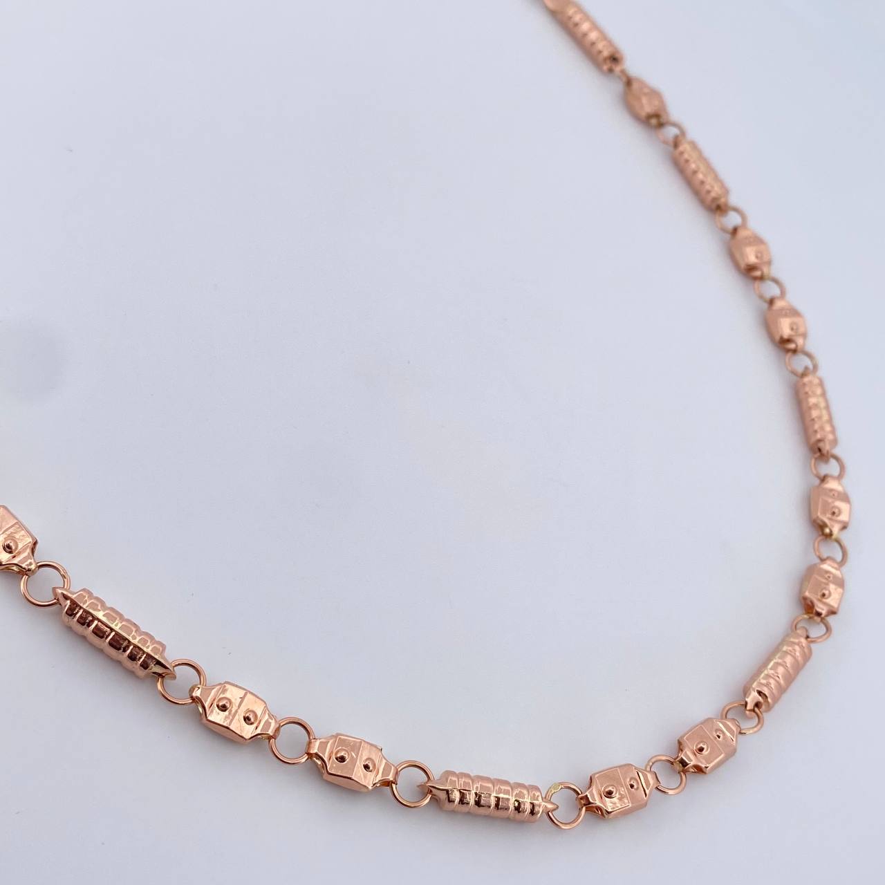 Cadena Rustica 14.4gr / 61.1cm / 3.9mm Barril Estria Oro Rosa 18K $