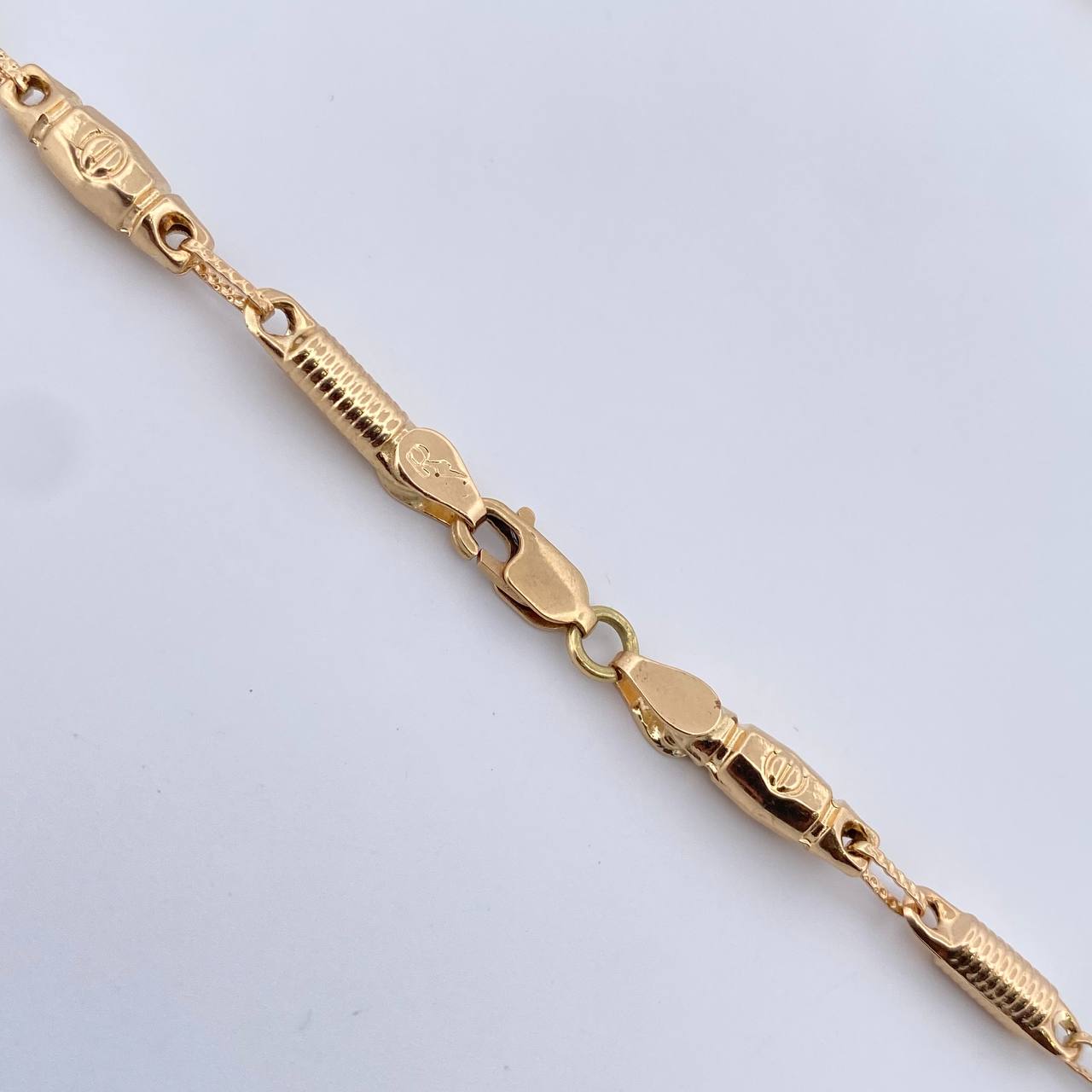 Cadena Rustica Tornillo 11.65gr / 60.5cm / 4.5mm Barril Estria Oro Amarillo 18K $