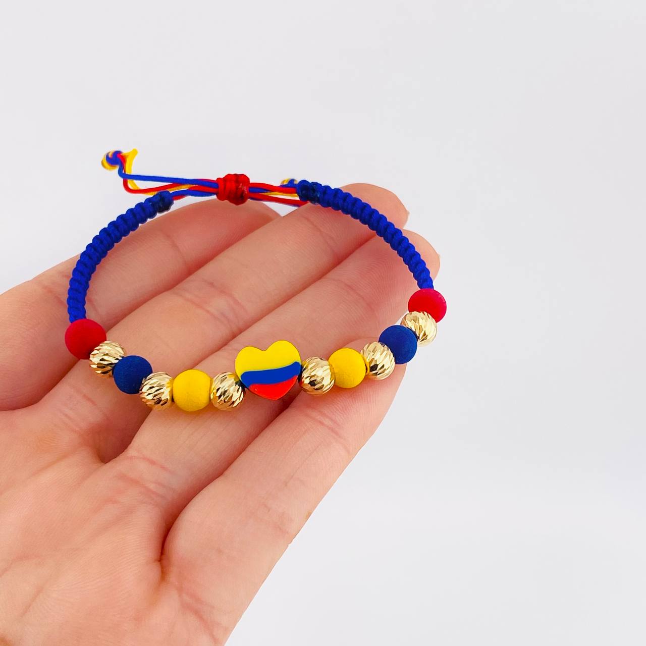 Pulsera Tejida Tricolor Corazón Bolas Diamantadas 6Mm / 6 Und Oro Amarillo 18K (A.C)