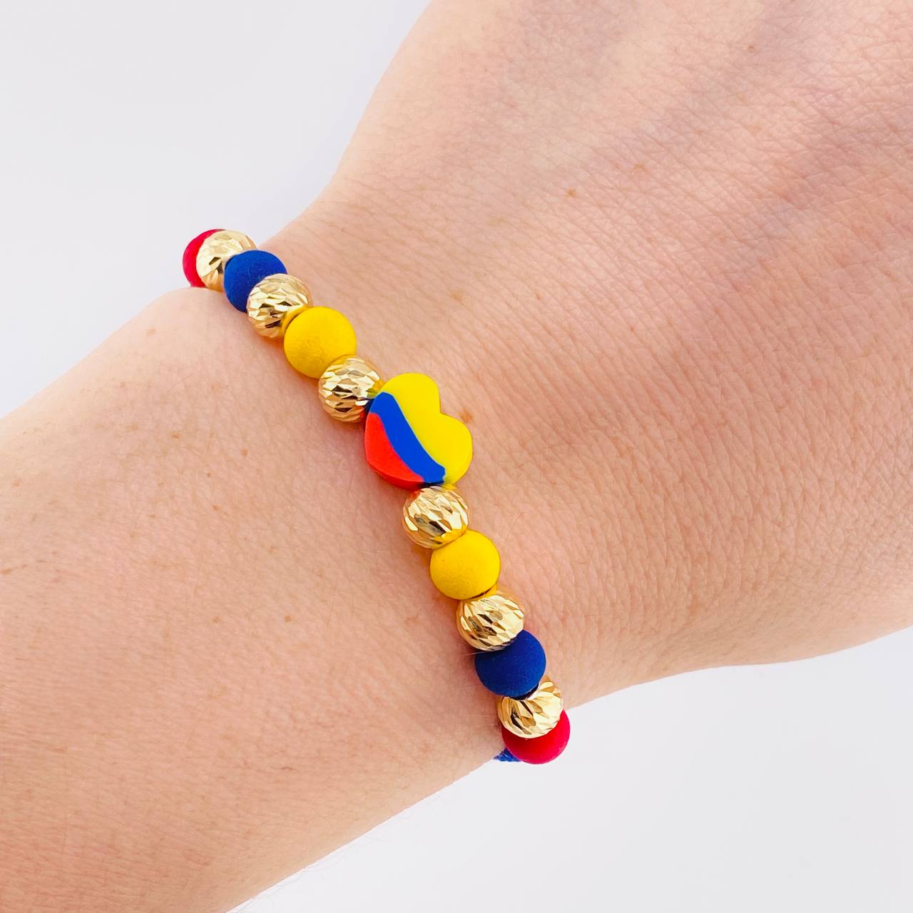 Pulsera Tejida Tricolor Corazón Bolas Diamantadas 6Mm / 6 Und Oro Amarillo 18K (A.C)
