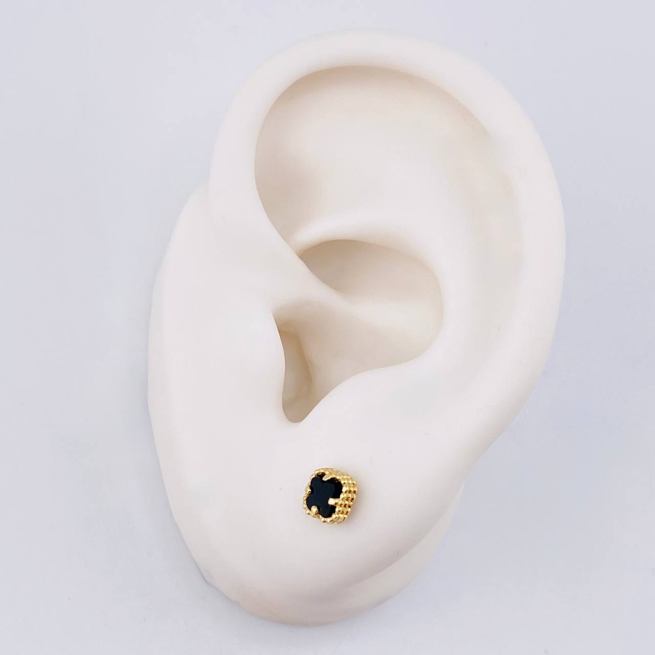 Topos Trébol Ónix 1.2g / 5.05mm Oro Amarillo 18K