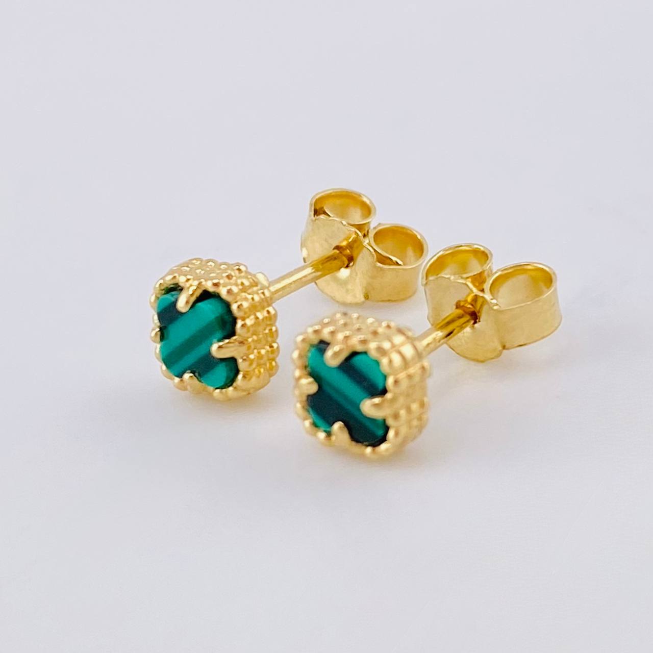 Topos Trebol Malaquita Verde 1.15 g / 5.1 mm Oro Amarillo 18K