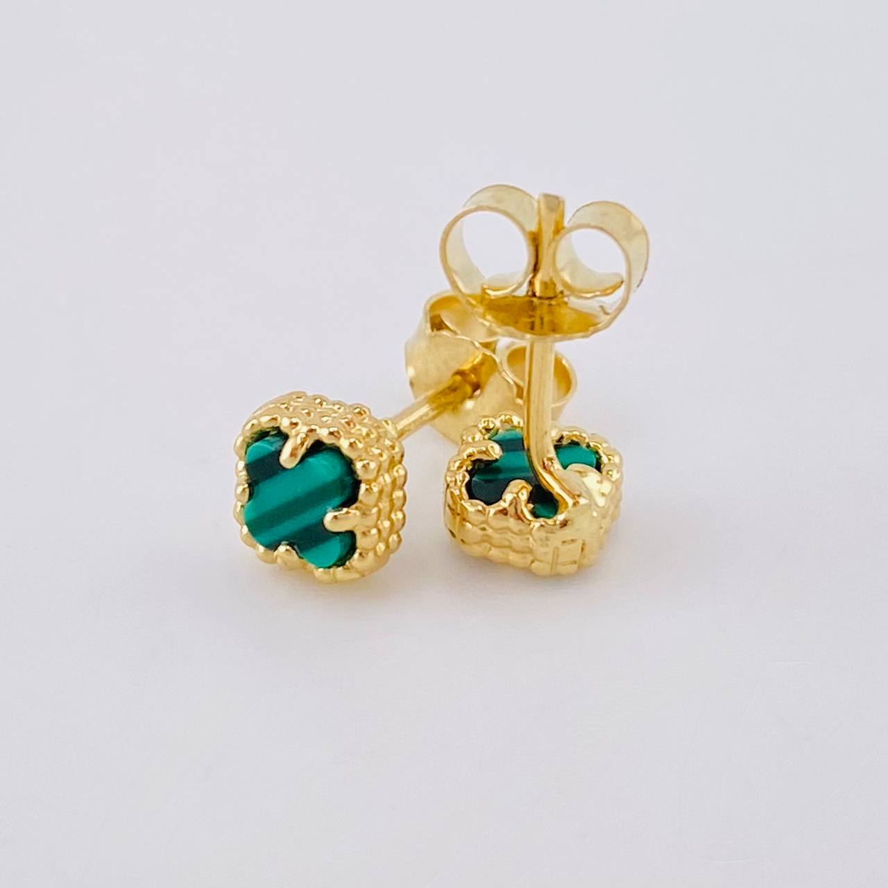 Topos Trebol Malaquita Verde 1.25 g / 7.25 mm Oro Amarillo 18K