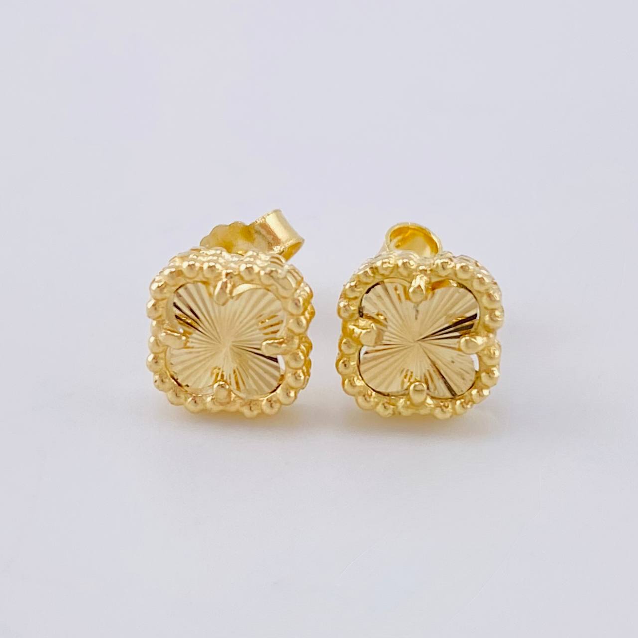 Topos Trebol Diamantado 2 g / 7.2 mm Oro Amarillo 18K