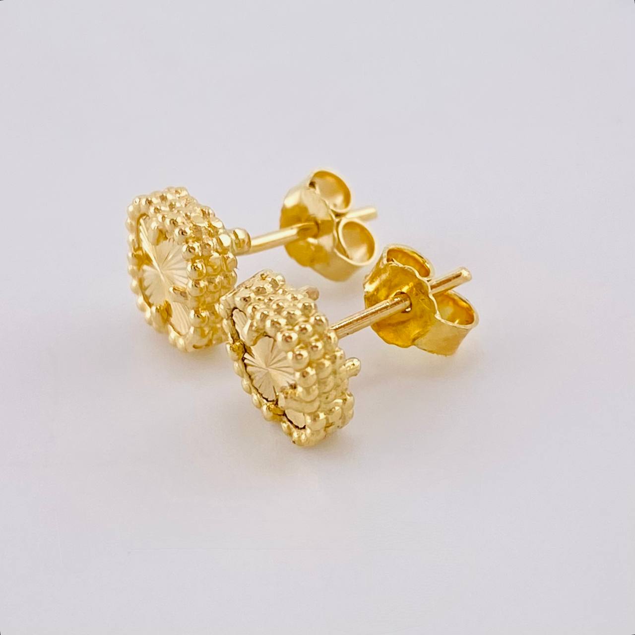 Topos Trebol Diamantado 1.95 g / 7.2 mm Oro Amarillo 18K