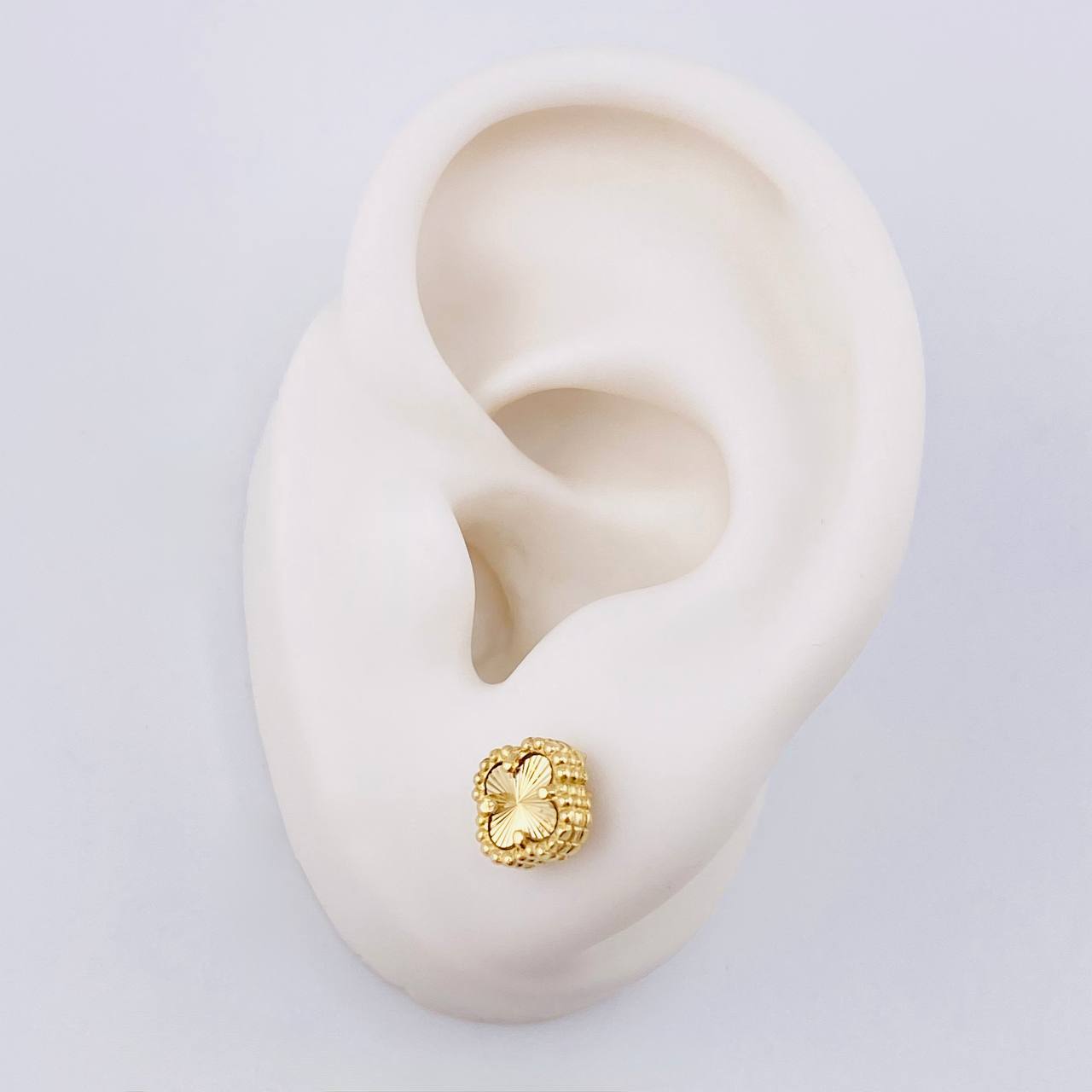 Topos Trebol Diamantado 1.95 g / 7.2 mm Oro Amarillo 18K