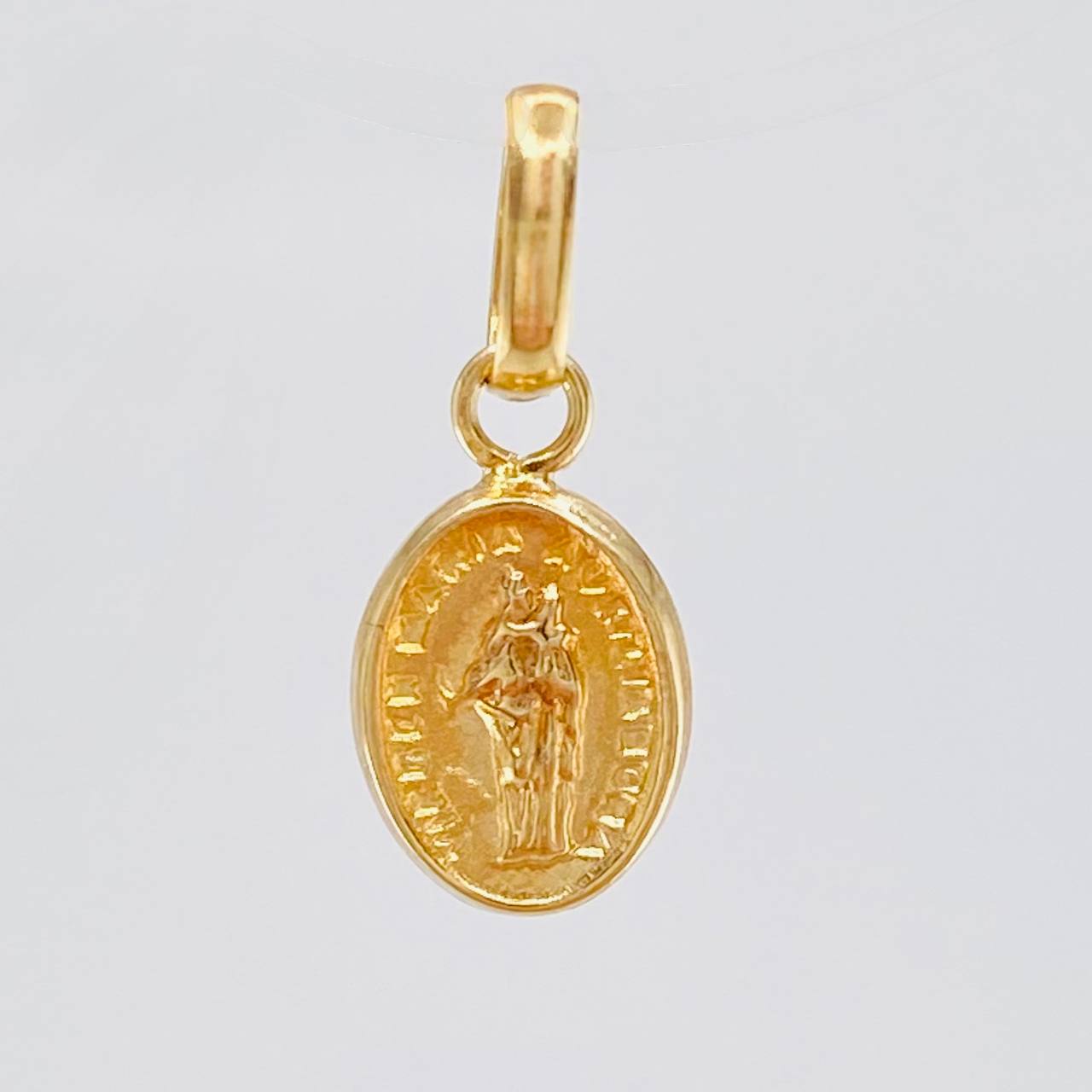 Dije Virgen Maria Auxiliadora 0.35 g / 1.5 cm Oro Amarillo 18K