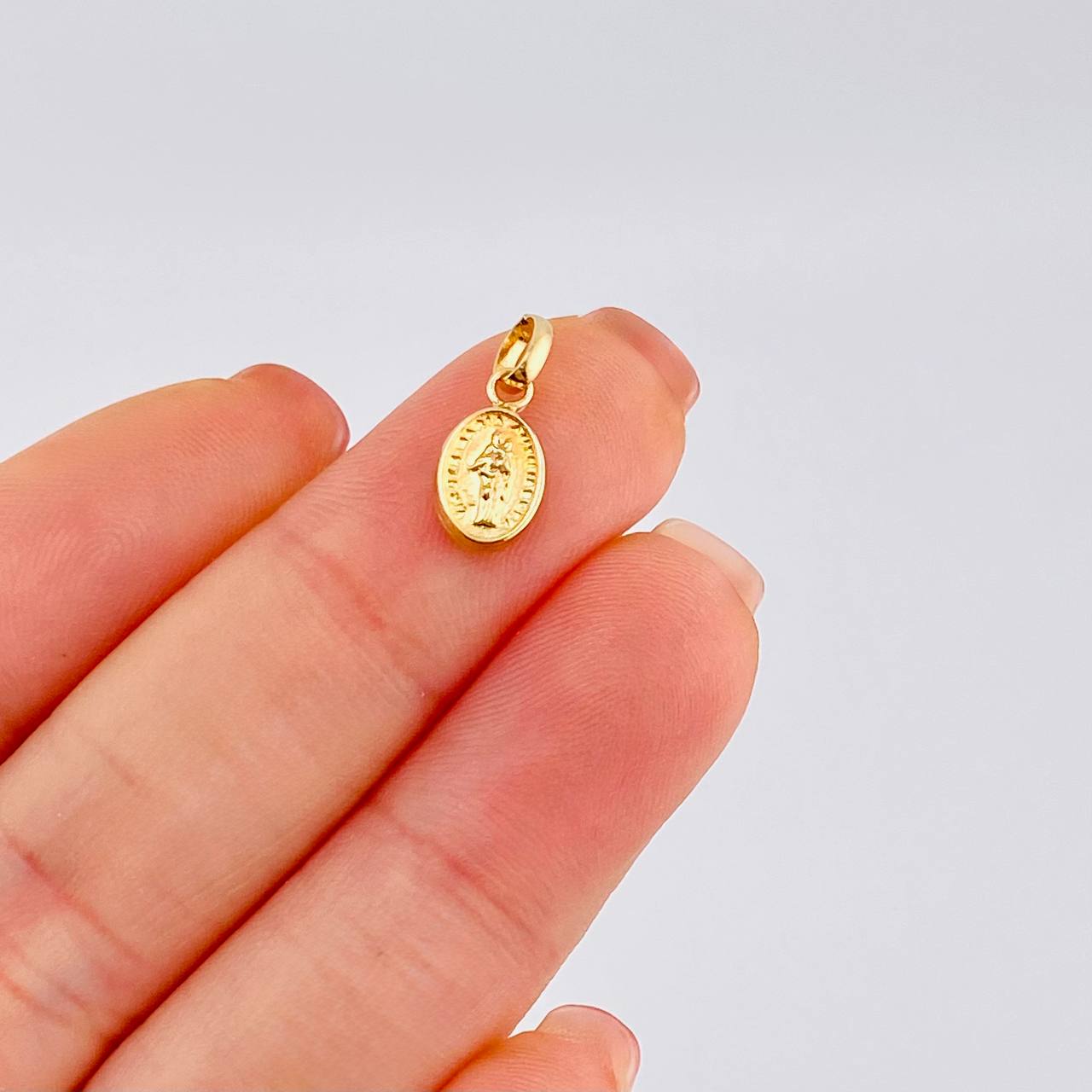 Dije Virgen Maria Auxiliadora 0.35 g / 1.5 cm Oro Amarillo 18K