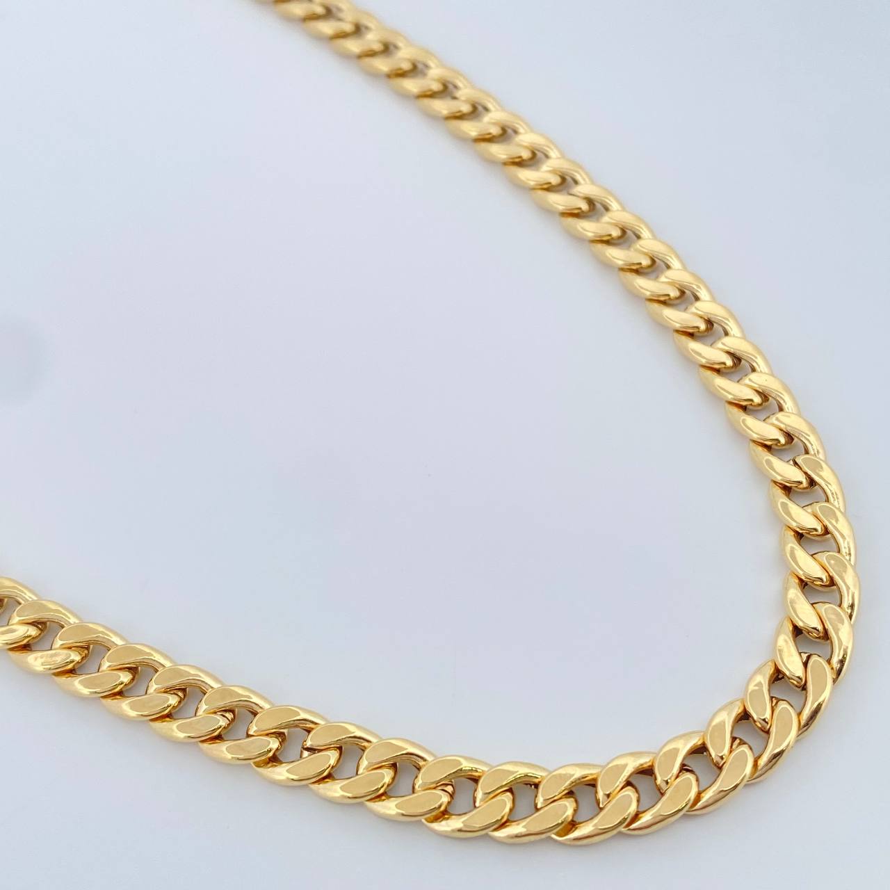 Cadena Cubana 8.85gr / 60.3cm / Oro Amarillo +1 18K &