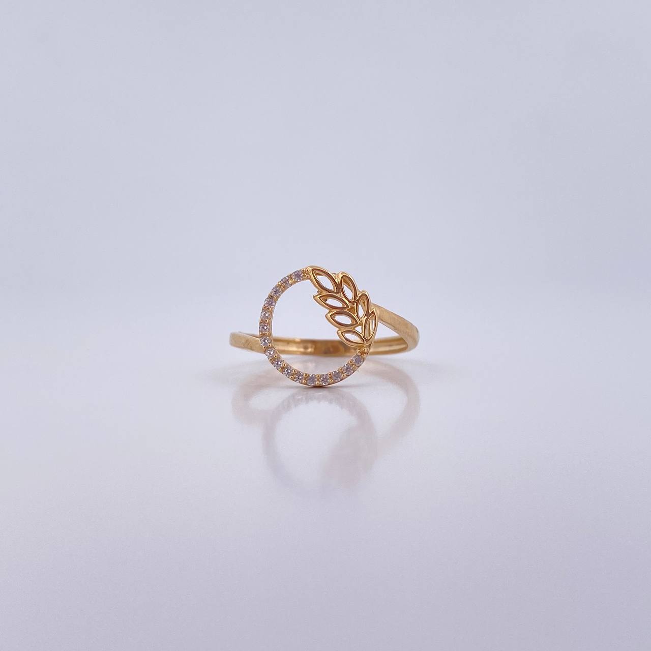 Anillo Circulo Hojas 1.6gr / T6 / Circones Blancos Oro Amarillo 18K &