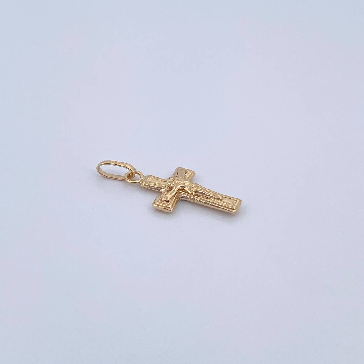 Dije Cruz Cristo 0.6gr / 2.2cm / Bordeado Oro Amarillo 18K &