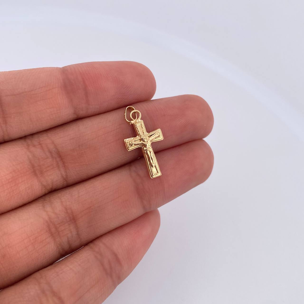 Dije Cruz Cristo 0.6gr / 2.2cm / Bordeado Oro Amarillo 18K &